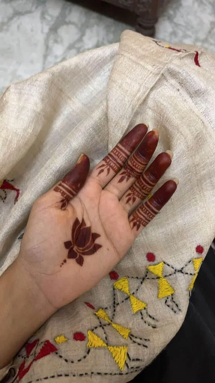 Aesthetic Simple Front Hand Mehndi Design with Jaal and Lotus
