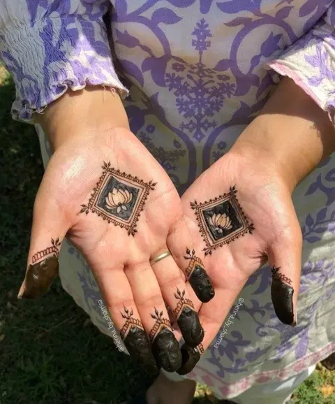 aesthetic arabic heart finger mehndi design