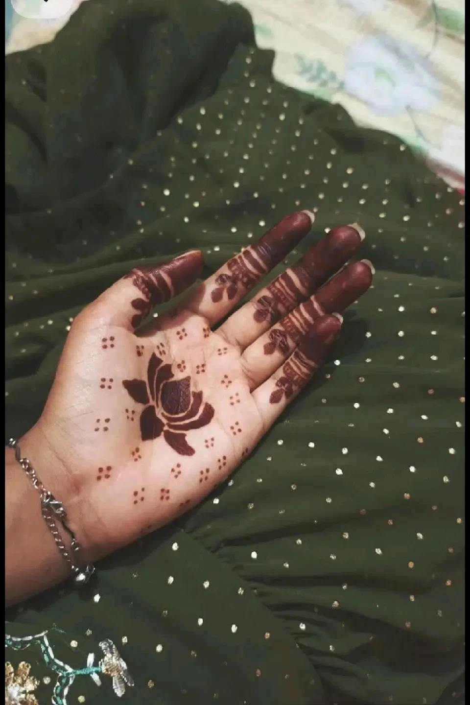 Aesthetic Arabic Front Hand Mehndi Design with Jaal (3)
