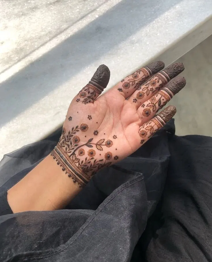 Aesthetic Arabic Front Hand Mehndi Design for Eid (5)