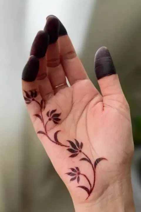 aesthetic arabic flower front hand mehndi design