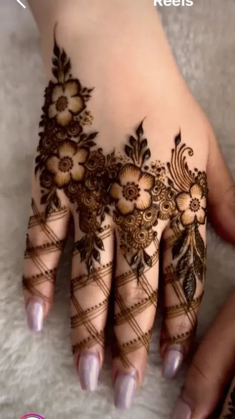 bridal stylish flower finger mehndi design