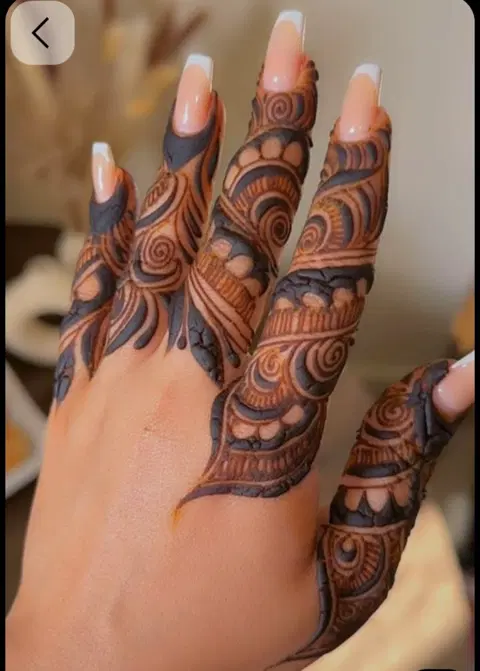 aesthetic arabic back hand mehndi design