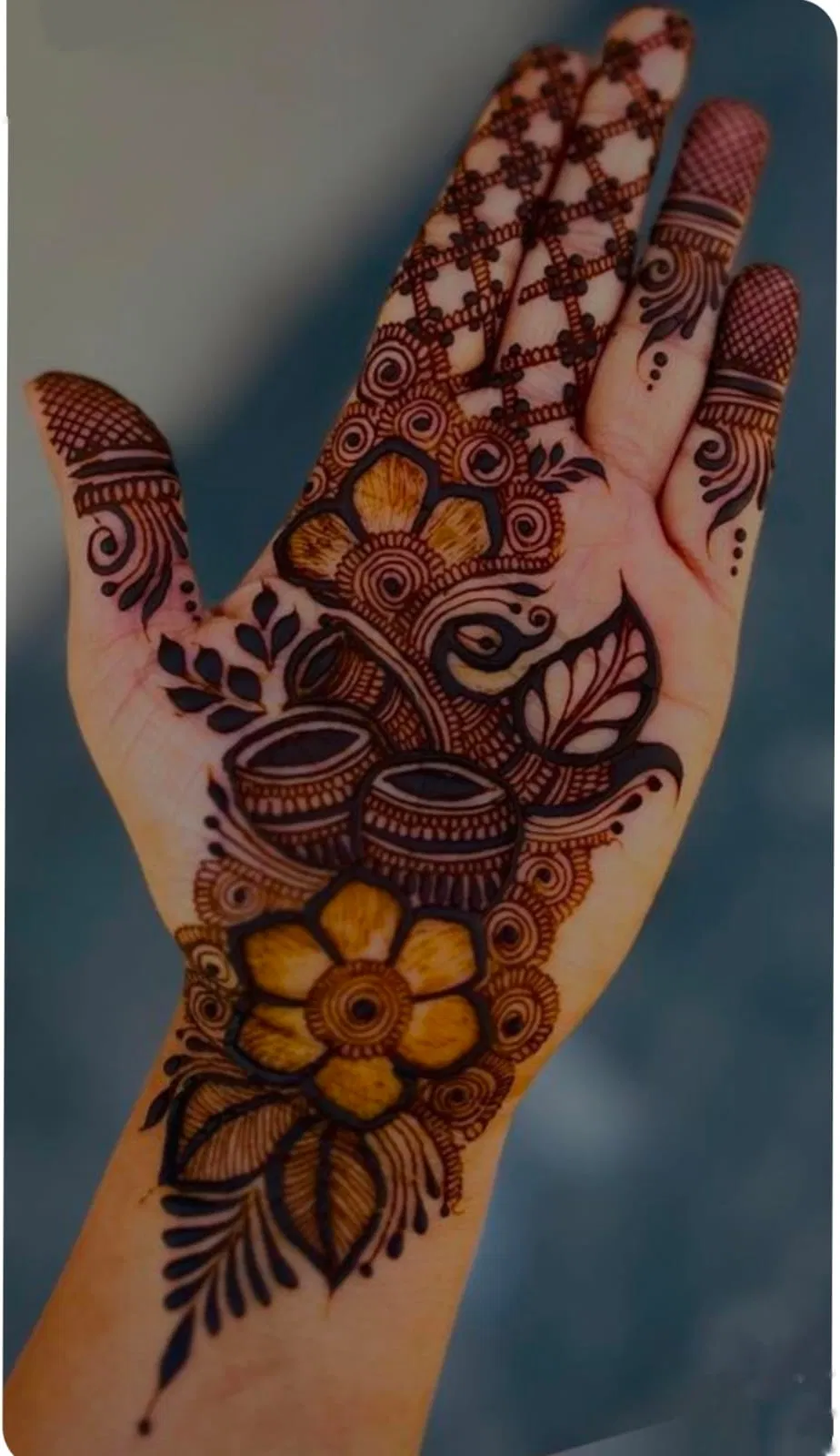 Aesthetic Arabic Front Hand Mehndi Design