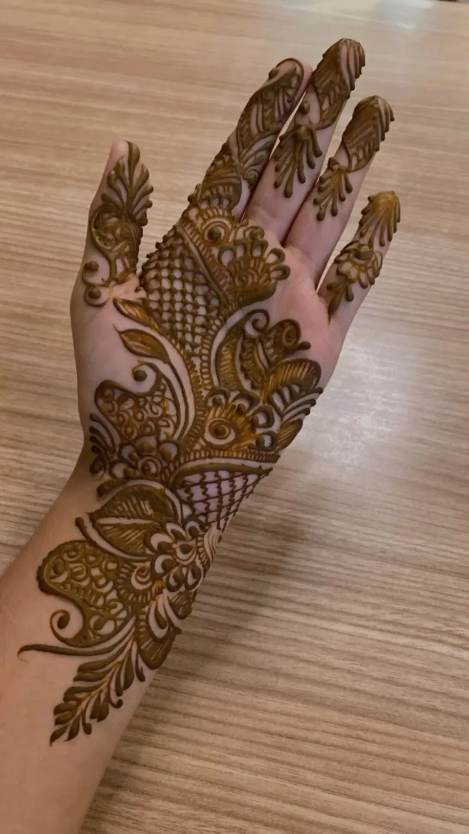 Aesthetic Arabic Front Hand Mehndi Design (4)