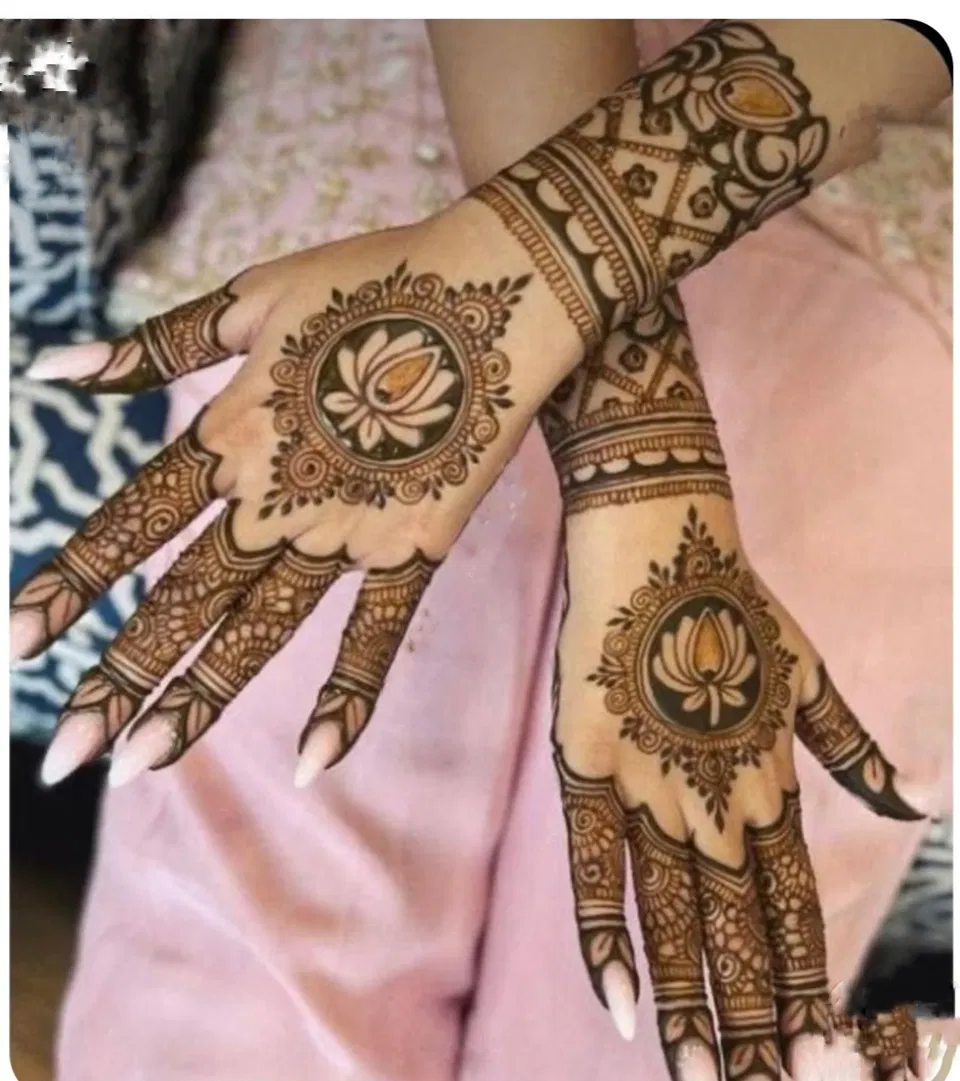 Mehndi Design with Gol Tikki and Lotus