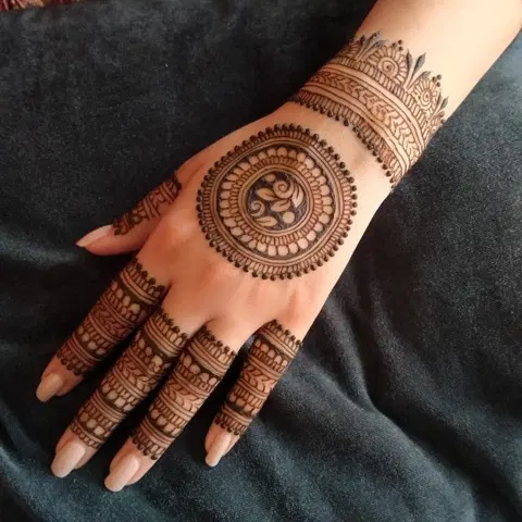 bridal indian circle back hand mehndi design
