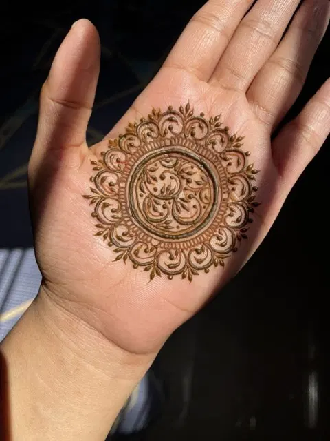 simple circle mehndi design