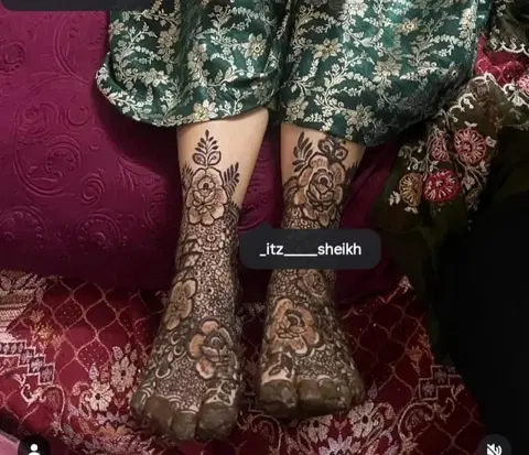bridal figure foot mehndi design