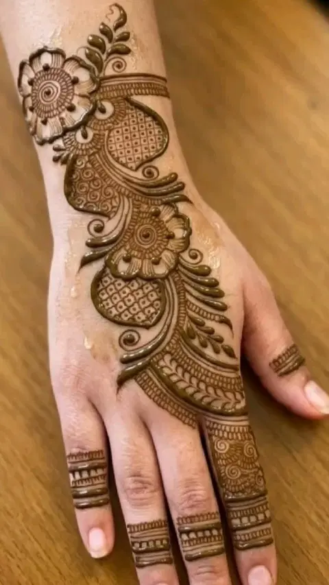 aesthetic arabic bel back hand mehndi design