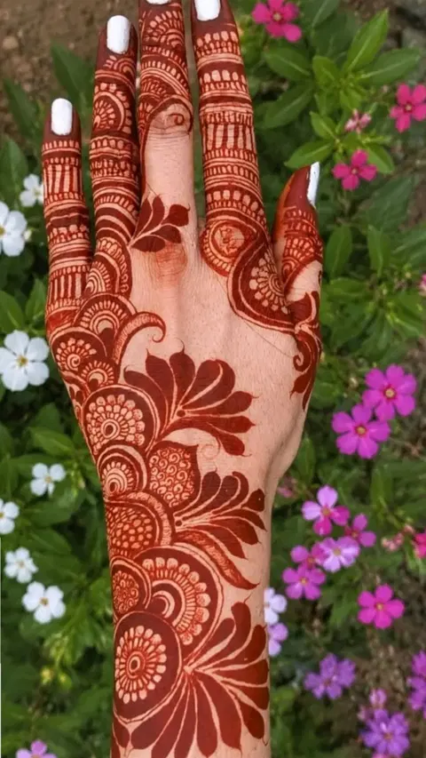 bridal stylish circle foot mehndi design