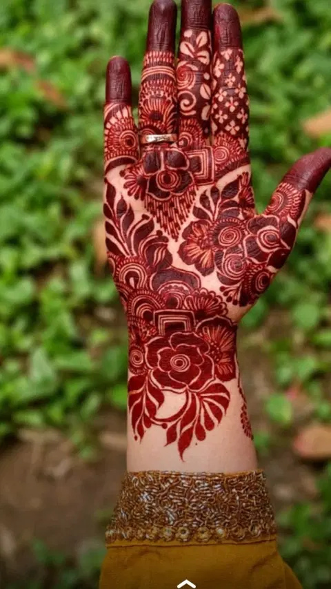 bridal stylish circle finger mehndi design