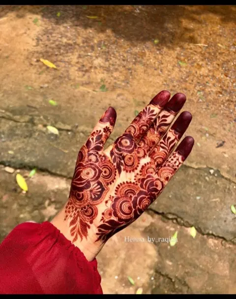 bridal simple circle front hand mehndi design