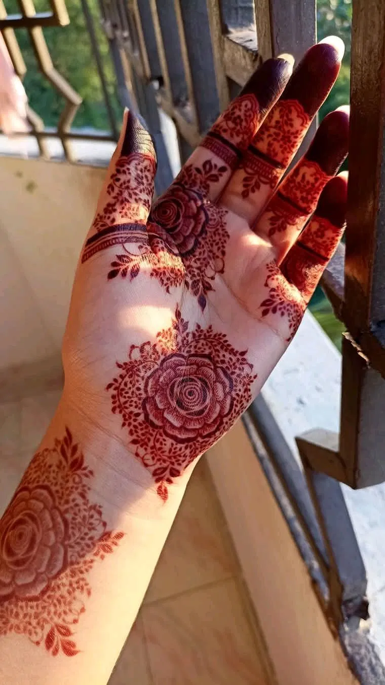 Bridal Simple Foot Mehndi Design with Flowers (2)
