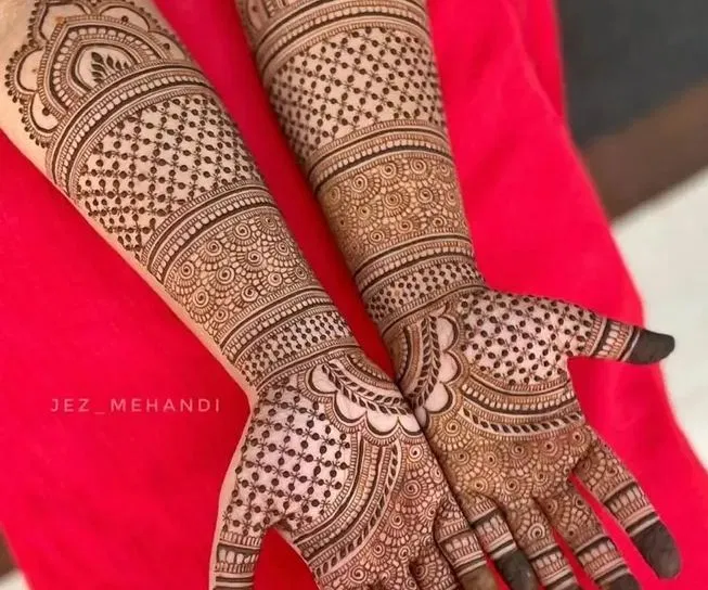 Bridal Front Hand Mehndi Design with Figures and Hearts (5)