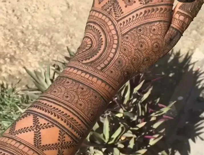 Arabic Back Hand Mehndi Design