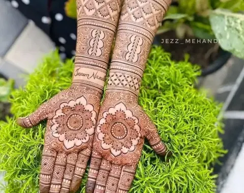 bridal circle front hand mehndi design