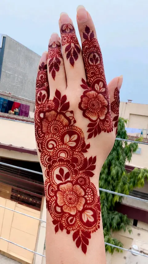 aesthetic arabic bel back hand mehndi design