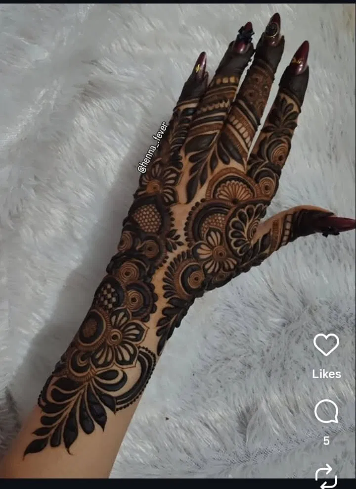Dubai Stylish Back Hand Mehndi Design with Flowers