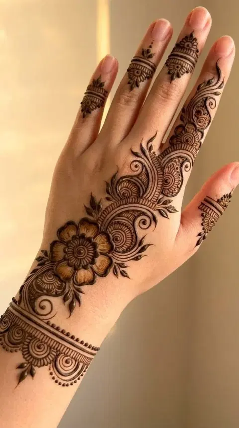 aesthetic arabic bel back hand mehndi design