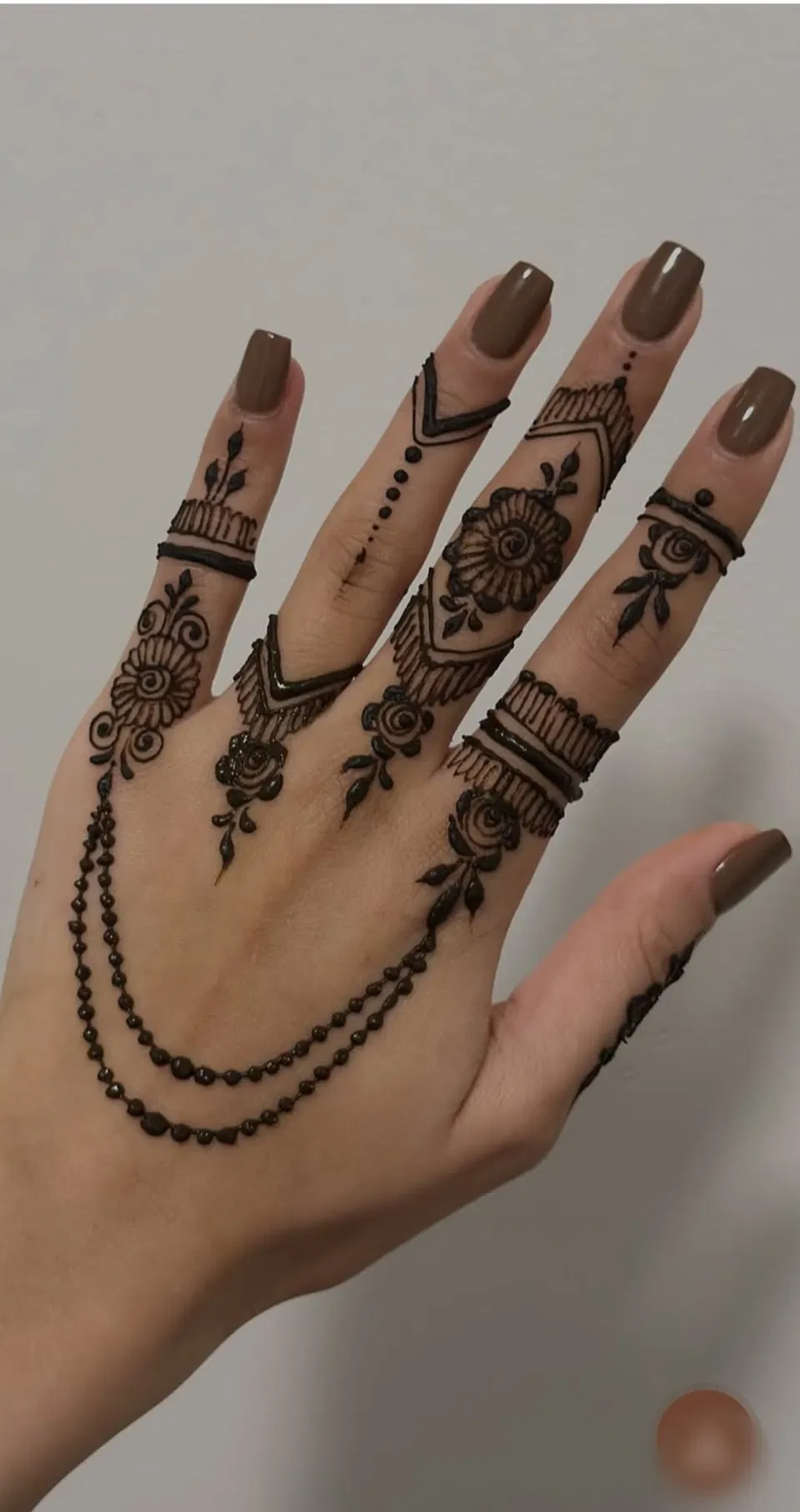Arabic Simple Back Hand Mehndi Design (15)