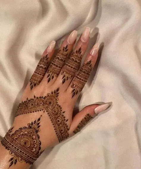 aesthetic bridal back hand mehndi design