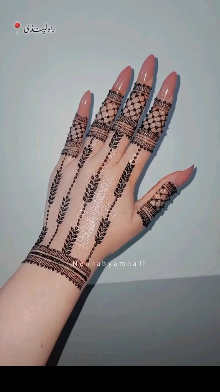 Aesthetic Simple Back Hand Mehndi Design for Teej