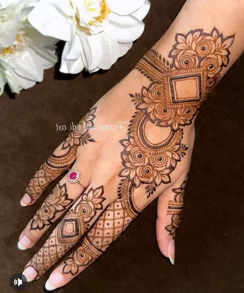 arabic simple circle front hand mehndi design