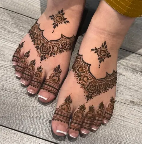 bridal pakistani foot mehndi design