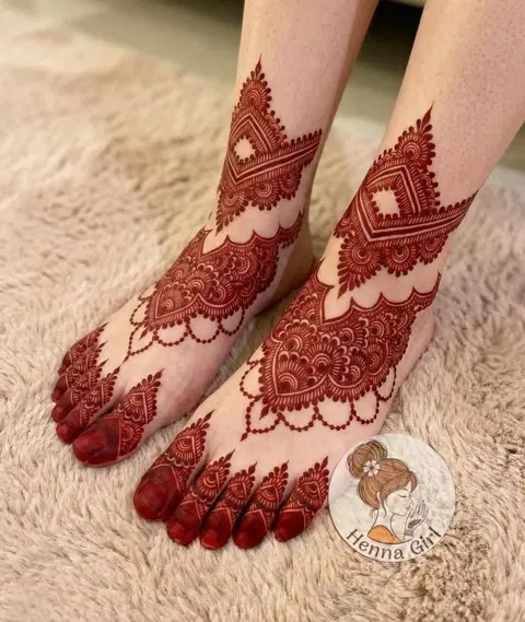 indian minimal heart finger mehndi design