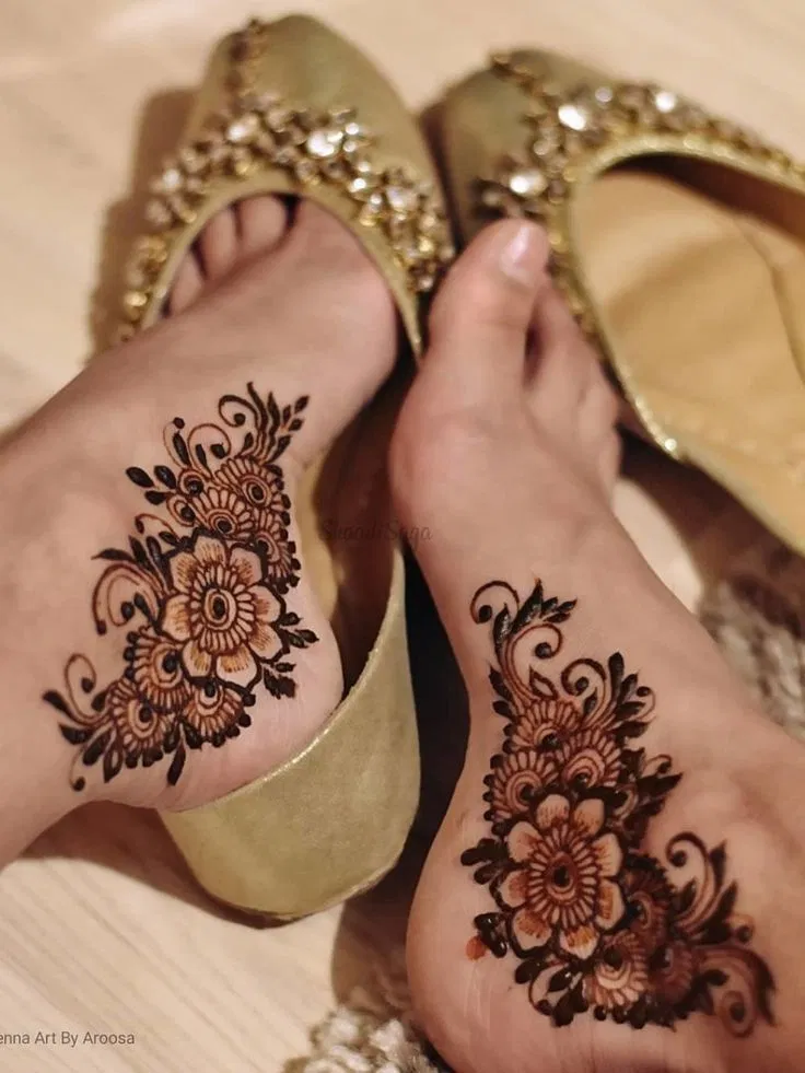 Arabic Pakistani Back Hand Mehndi Design with Flowers and Jaal