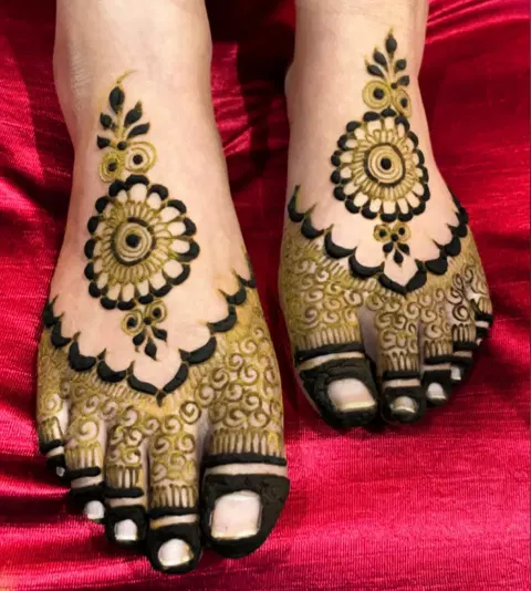 bridal pakistani deity foot mehndi design