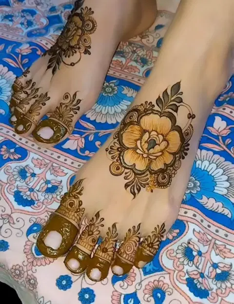 arabic minimal flower foot mehndi design