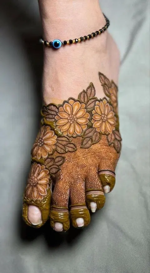 stylish flower foot mehndi design