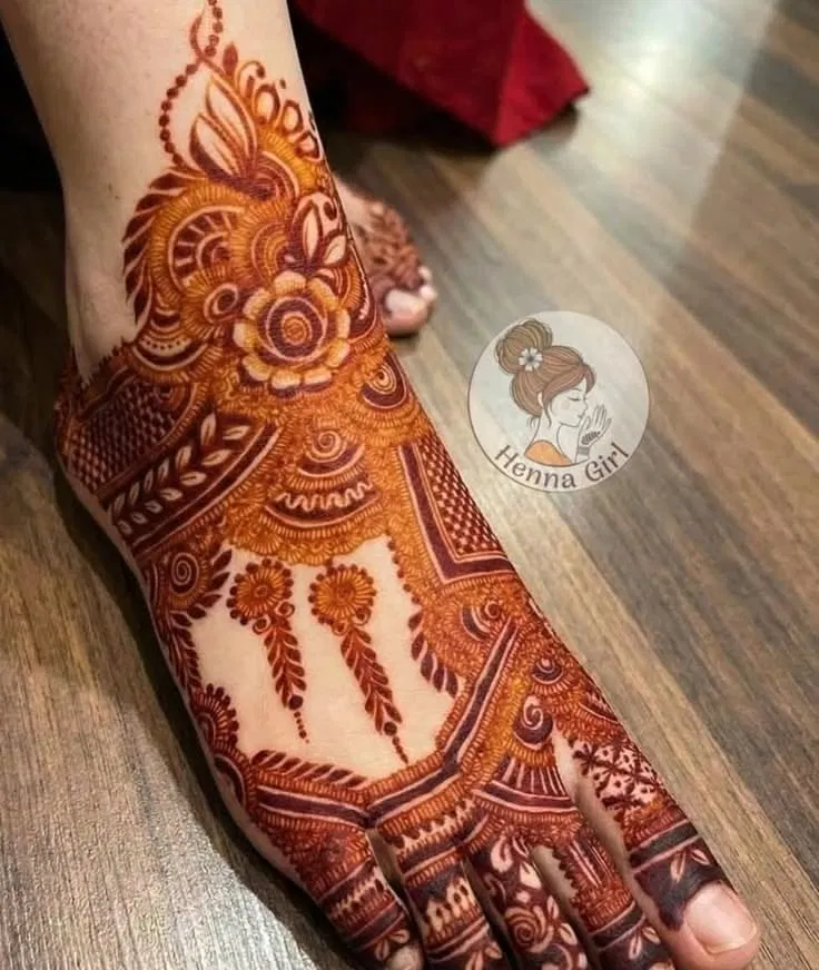 Bridal Simple Finger Mehndi Design with Gol Tikki and Figures