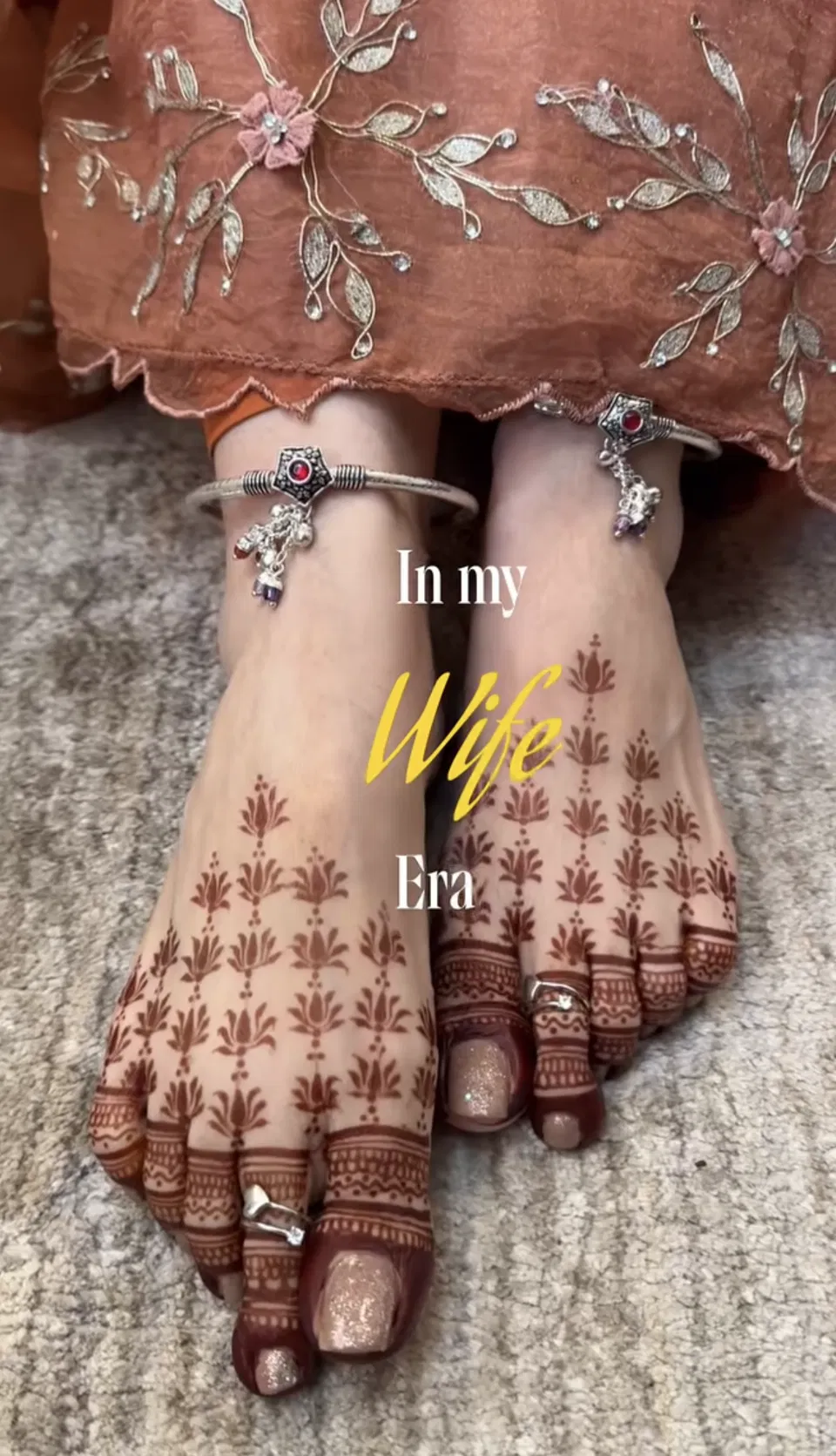 Simple Back Hand Mehndi Design with Jaal (4)