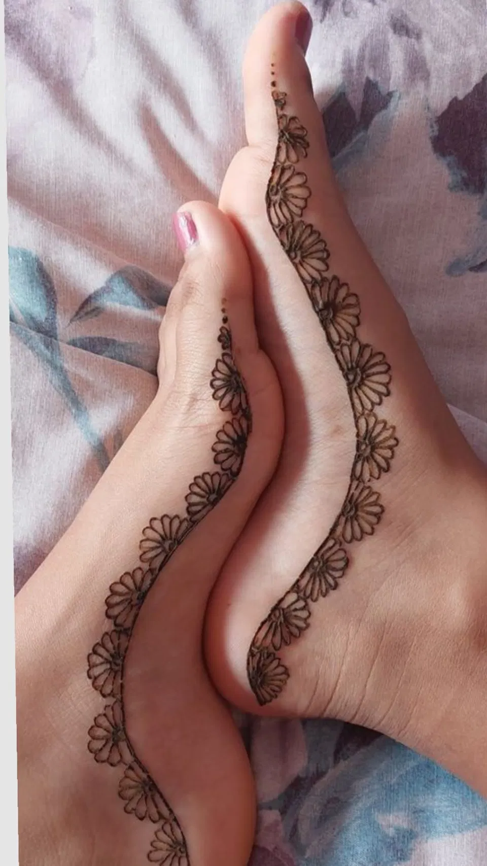 Arabic Simple Foot Mehndi Design with Jaal
