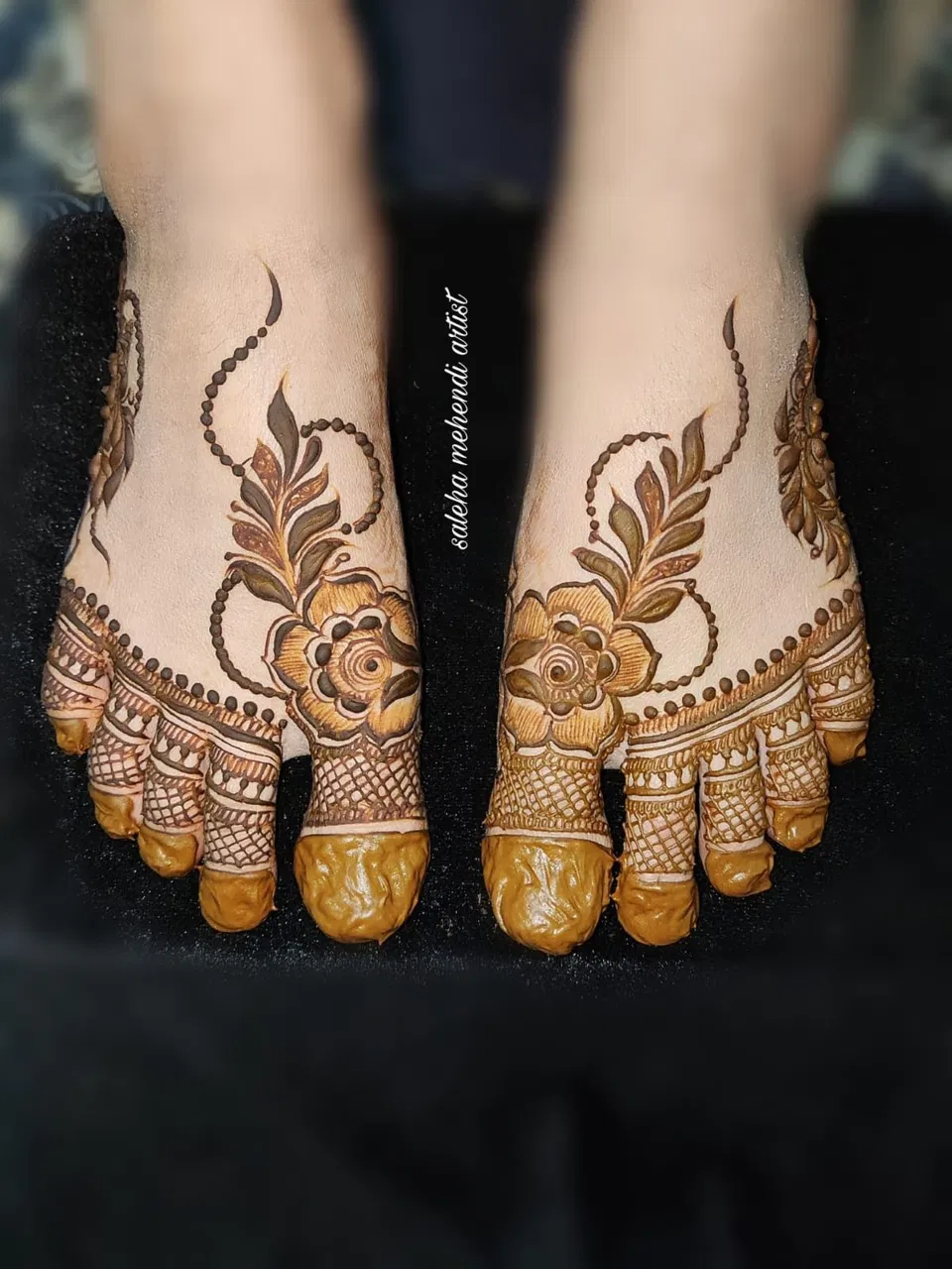 Simple Stylish Back Hand Mehndi Design with Flowers (2)