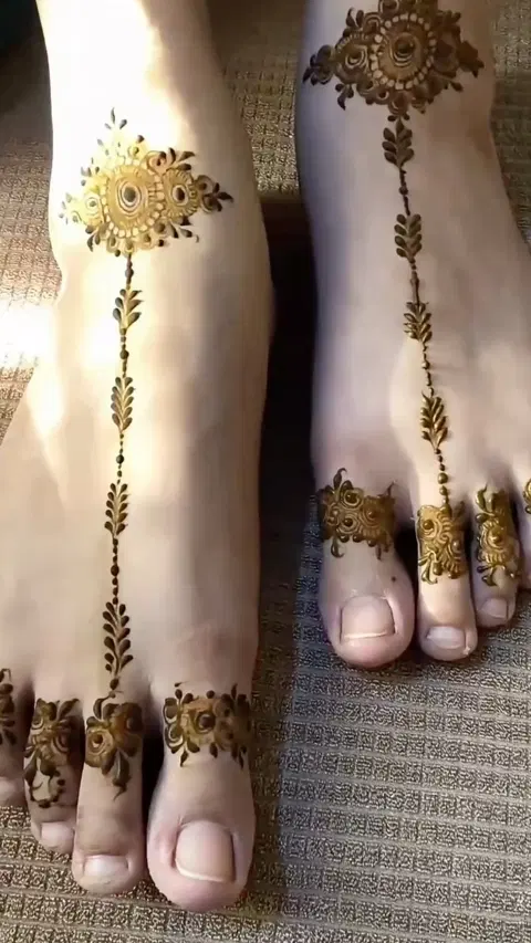 simple jaal back hand mehndi design