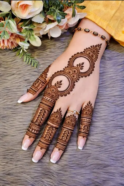 aesthetic arabic bel back hand mehndi design