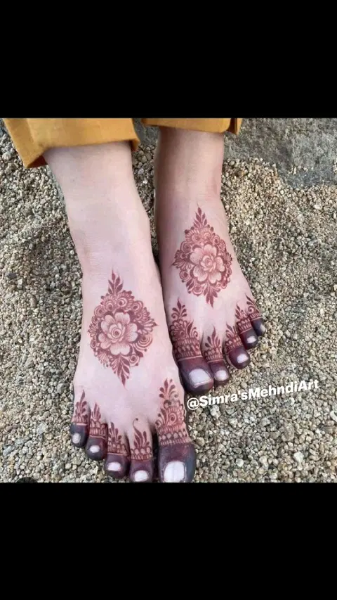 pakistani simple jaal foot mehndi design
