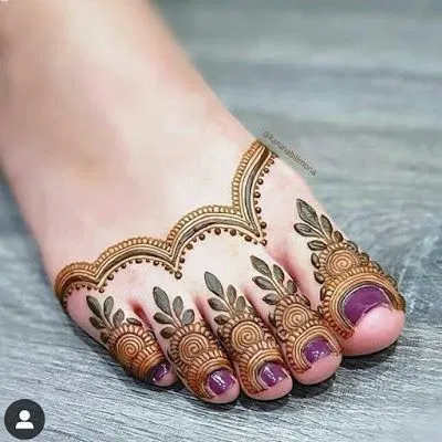 Simple Stylish Foot Mehndi Design with Lotus
