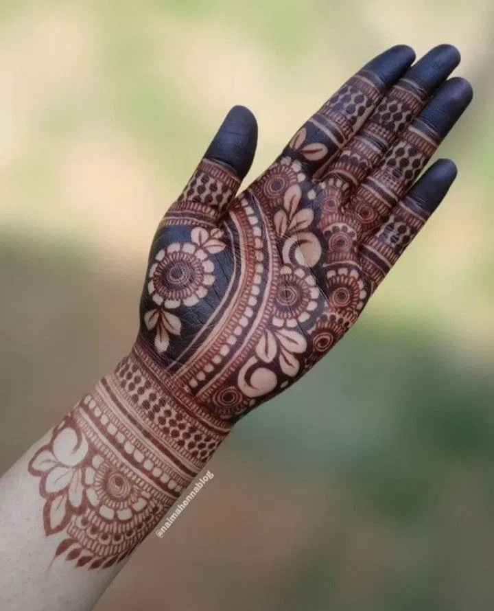 Bridal Mehndi Design with Gol Tikki