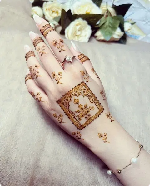 aesthetic arabic circle back hand mehndi design