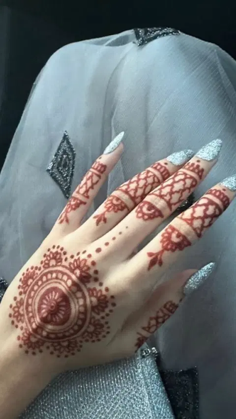 aesthetic simple back hand mehndi design