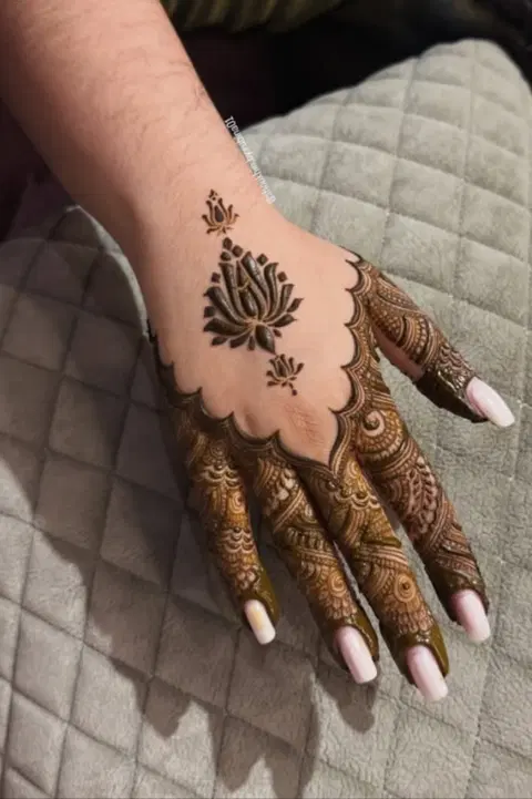 aesthetic minimal bel back hand mehndi design