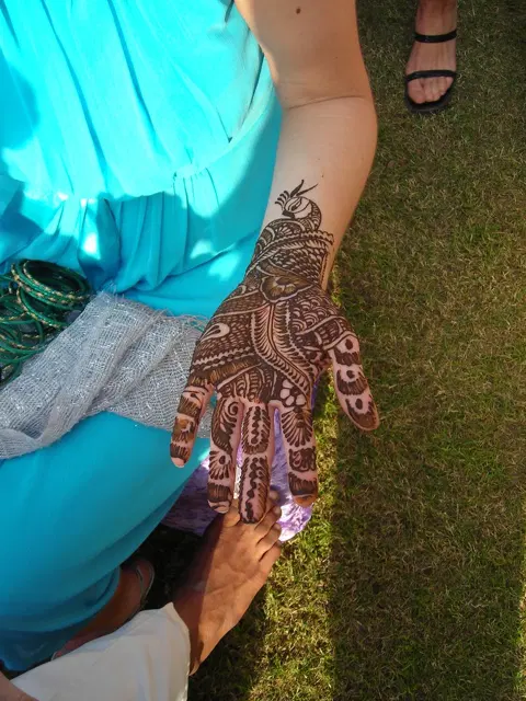 front hand mehndi design