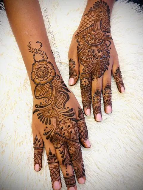 aesthetic arabic back hand mehndi design