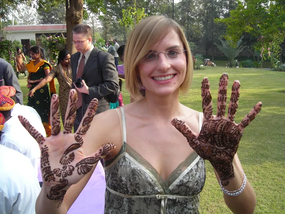 Front Hand Mehndi Design with Figures and Jaal