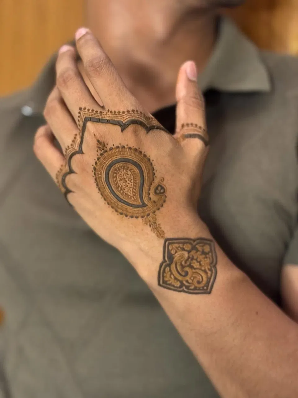 Simple Stylish Arm Mehndi Design with Deity